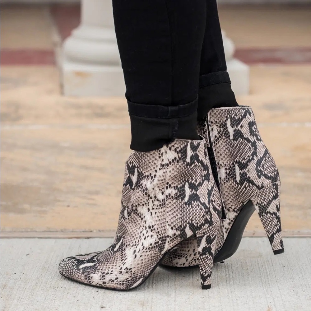 Halogen Makayla Snakeskin Bootie 6.5